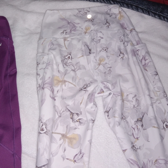 Reebok Purple and White Floral Ankle Leggings Bundle XS/S - Picture 9 of 9